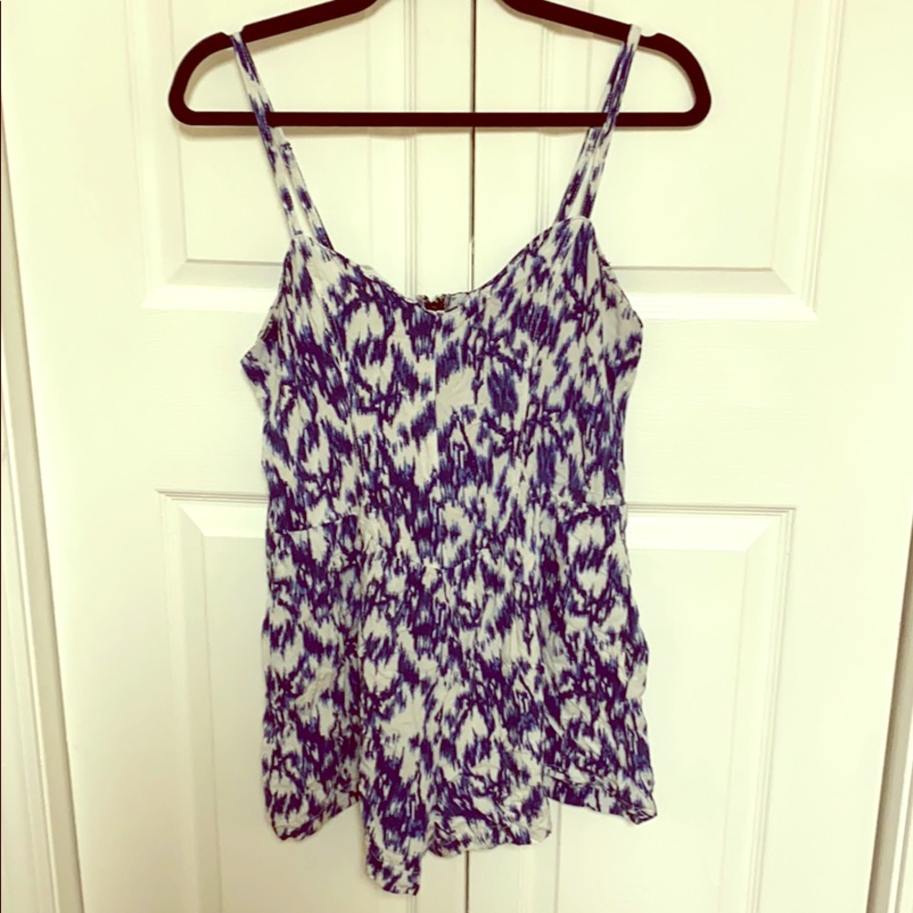 Adorable Blue and White Romper w Pockets